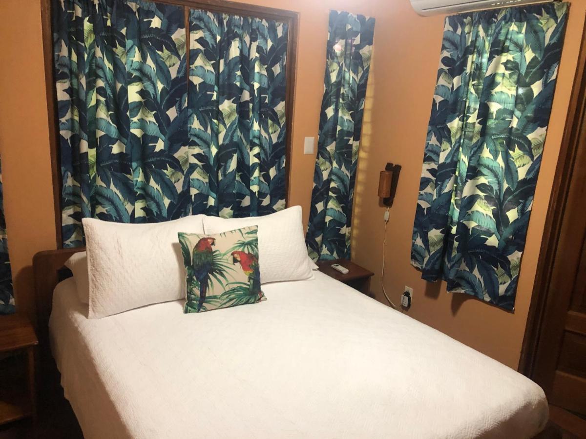 Hotel El Mono Feliz Ojochal Kültér fotó