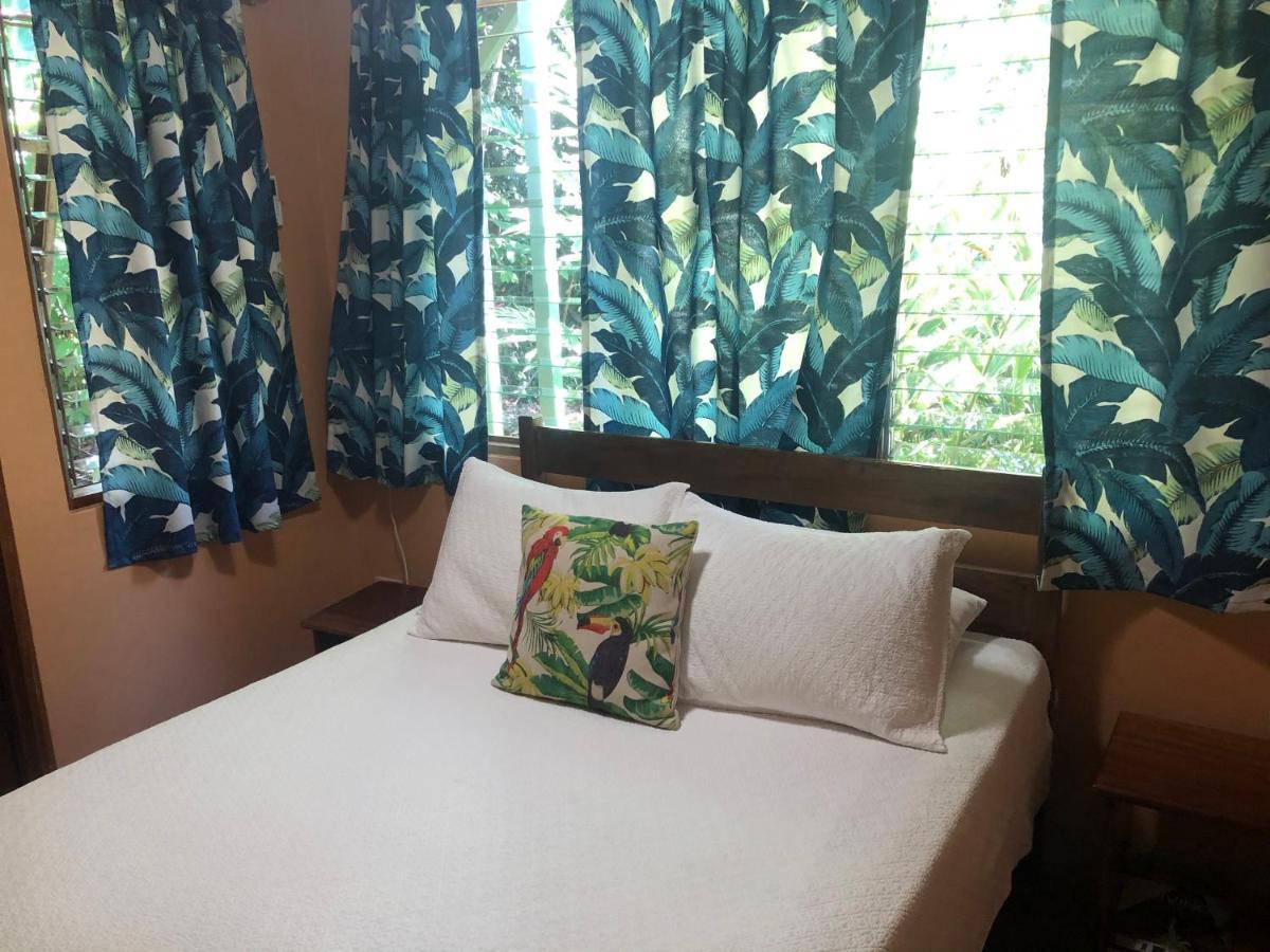 Hotel El Mono Feliz Ojochal Kültér fotó