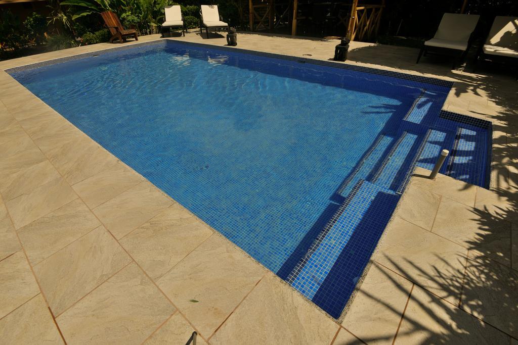 Hotel El Mono Feliz Ojochal Kültér fotó
