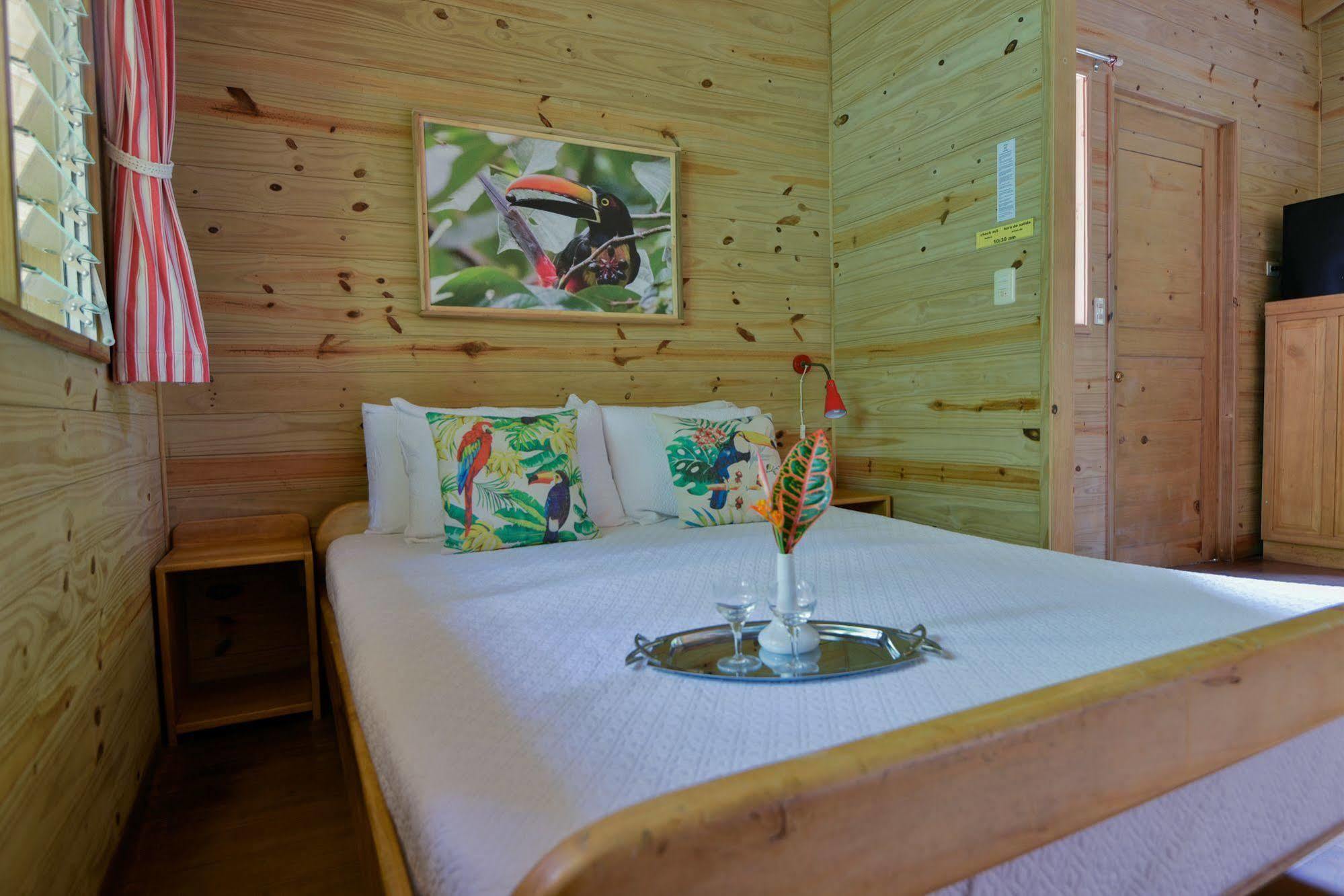 Hotel El Mono Feliz Ojochal Kültér fotó