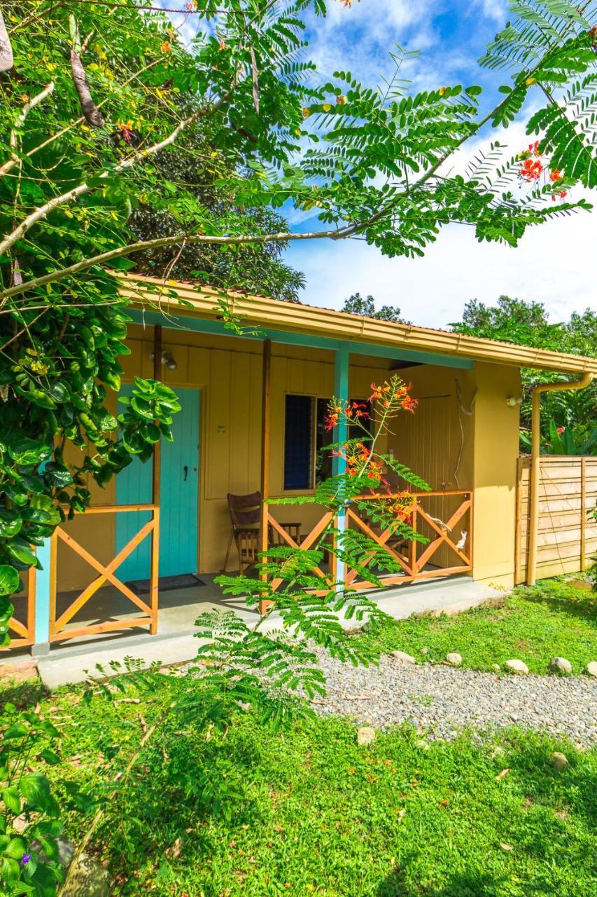 Hotel El Mono Feliz Ojochal Kültér fotó