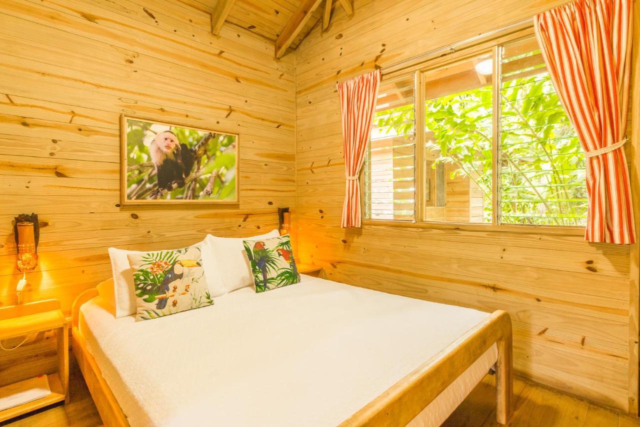 Hotel El Mono Feliz Ojochal Kültér fotó