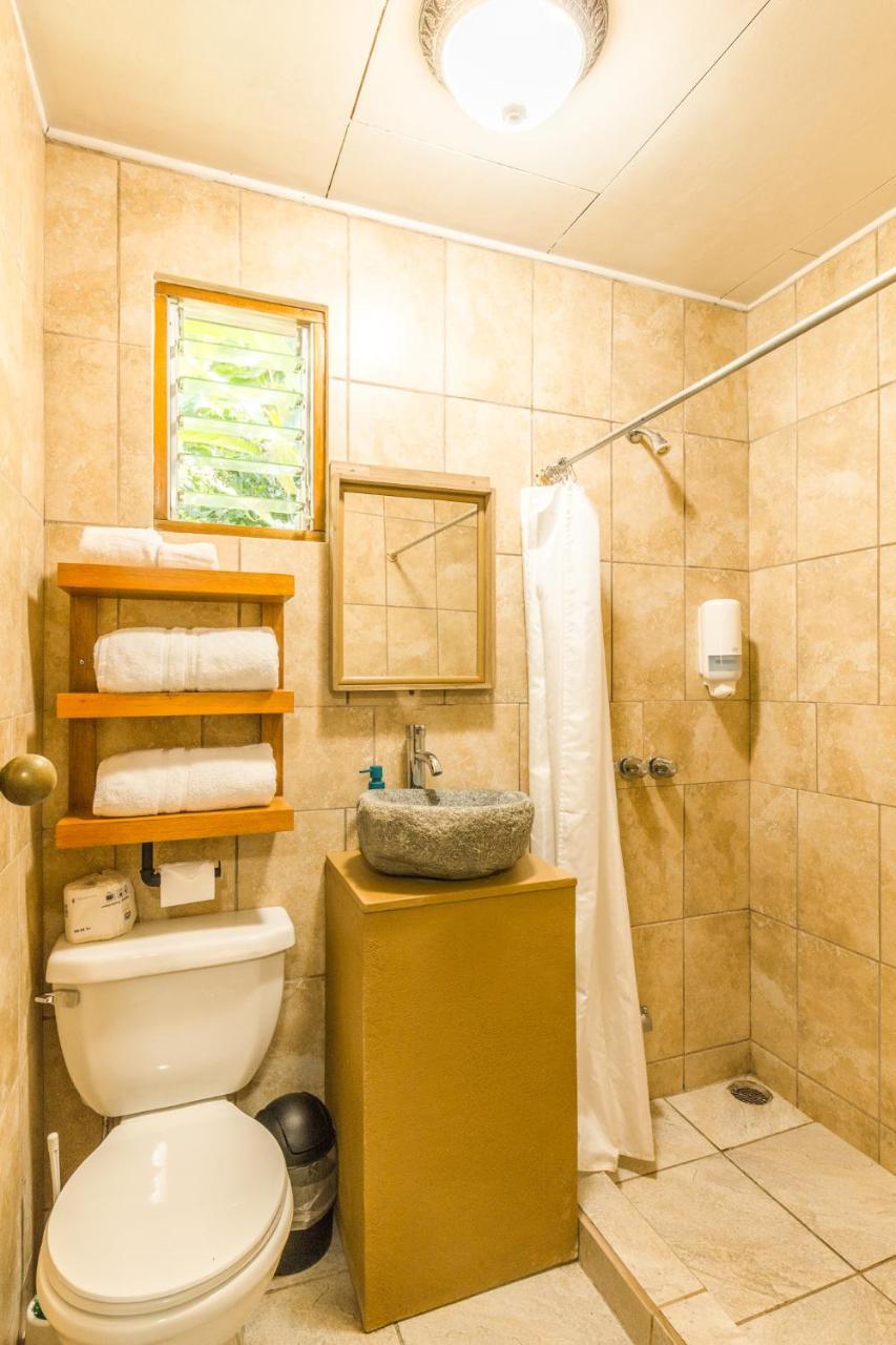 Hotel El Mono Feliz Ojochal Kültér fotó